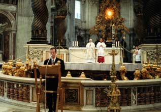Univ.-Prof. Dr. Gerhard W. Hacker beim Gebet im Petersdom, Vatikan, anlässlich des Dialog-Kongresses The Search for Truth, Mai 2000. (c) Servicio Fotografico de "L'O.R".